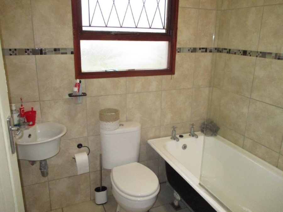 2 Bedroom Property for Sale in Kabega Park Eastern Cape